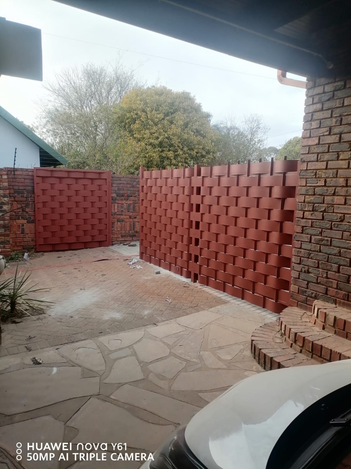 Palisade Fencing and Weaving